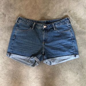 FOREVER 21 REGULAR WAIST SHORTS 12